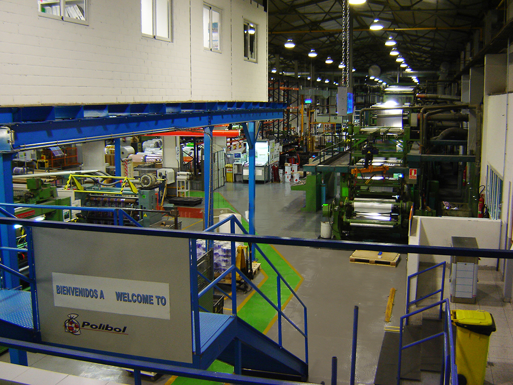 Sàn nhà máy của nhà máy Polibol có máy in