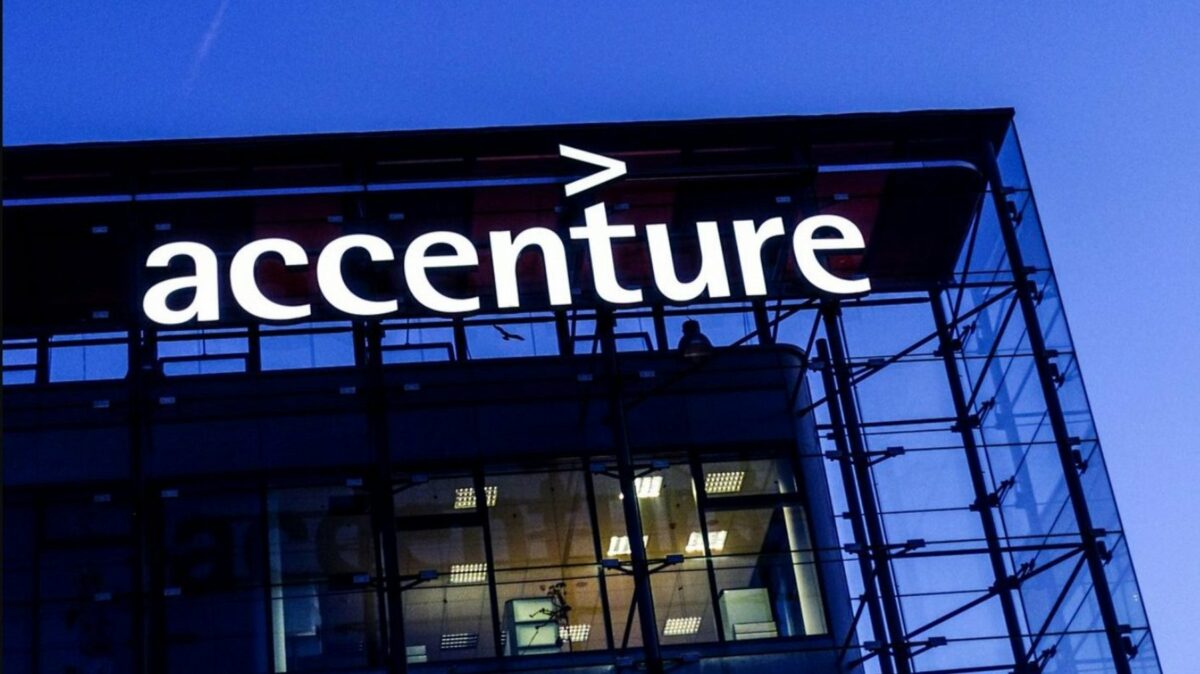 Nedra Dickson của Accenture phát biểu tại Supply Chain LIVE