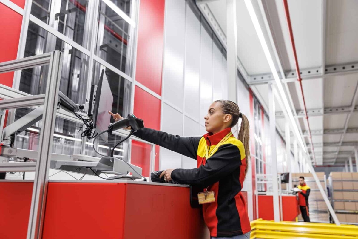 Chuỗi Cung ứng DHL tăng tốc tự động hóa kho hàng toàn cầu